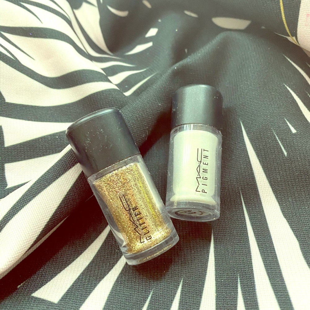 Two MAC pigments